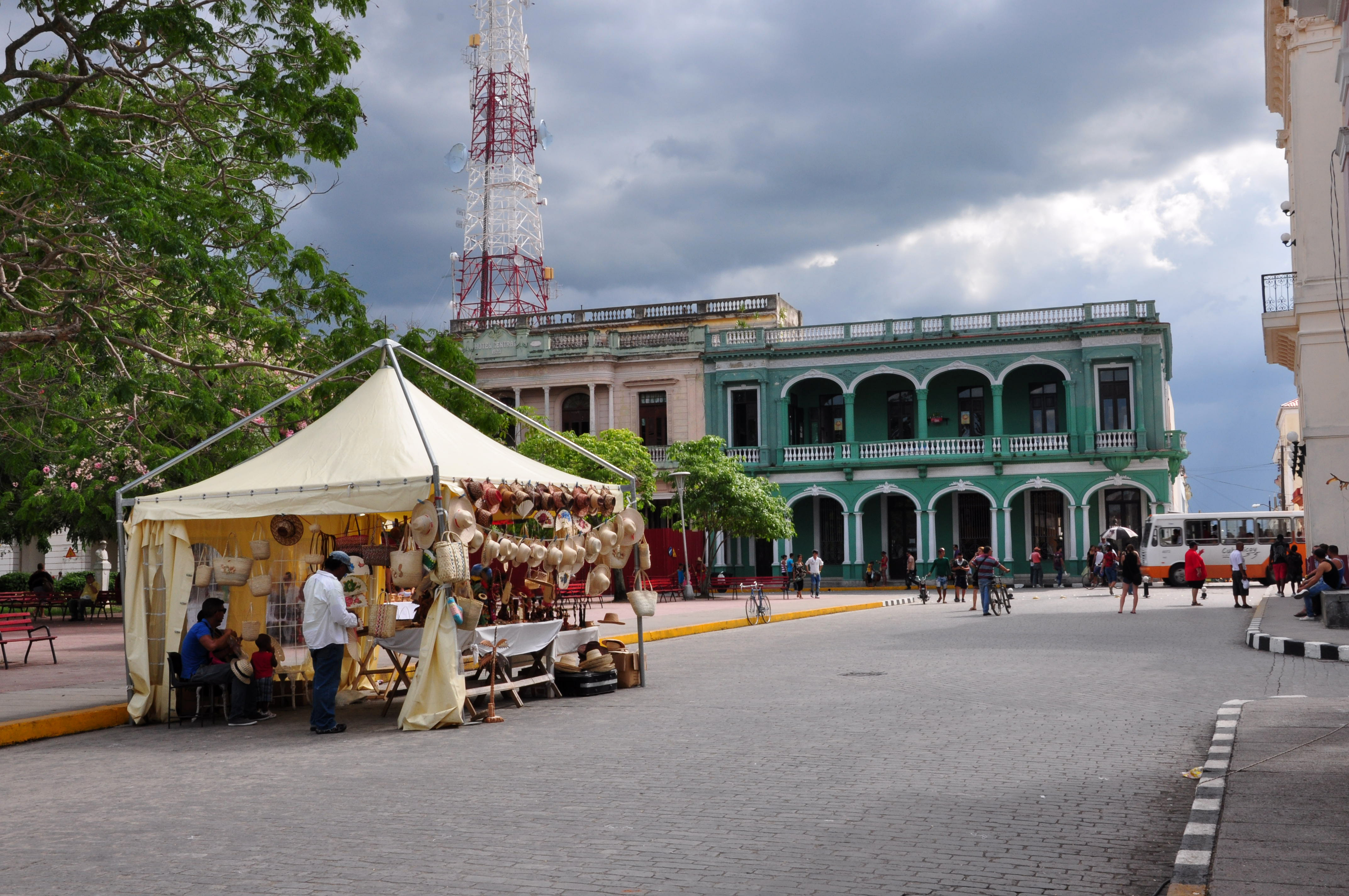 A craft store in Parque Vidal located in the centre of Santa Clara, Cuba. Photo taken by a photographer Carolina Vilches.