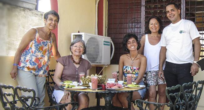 Hosts at Casa Barreto in Santa Clara. Casas particulares en Cuba on soulidays.com